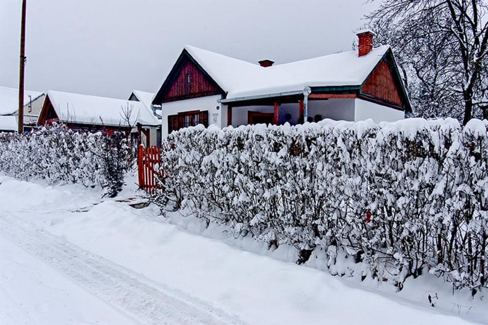 Property building, Facade/entrance, Winter