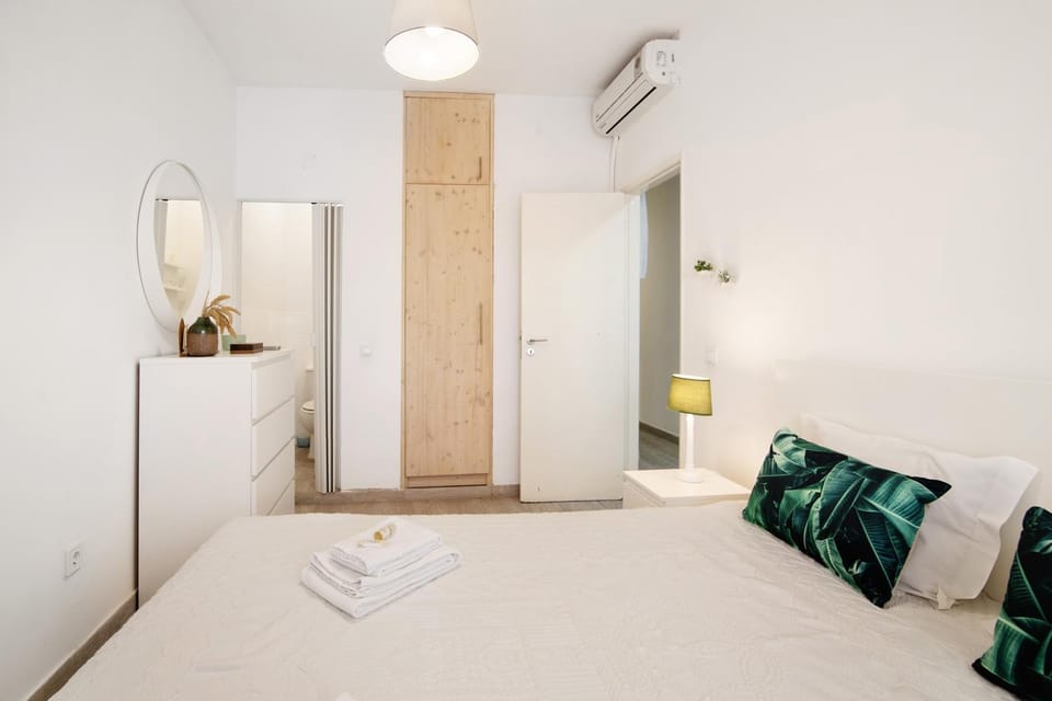 Bathroom, Living room