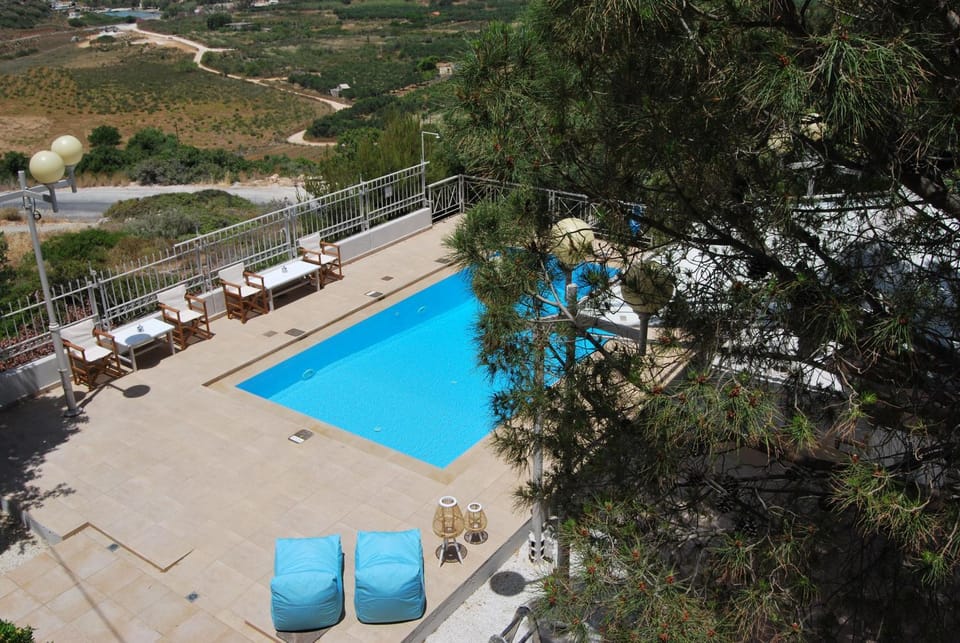 View (from property/room), Garden view, Pool view