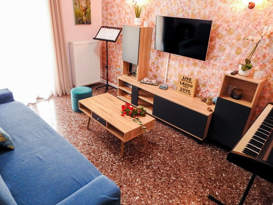 TV and multimedia, Living room, Seating area