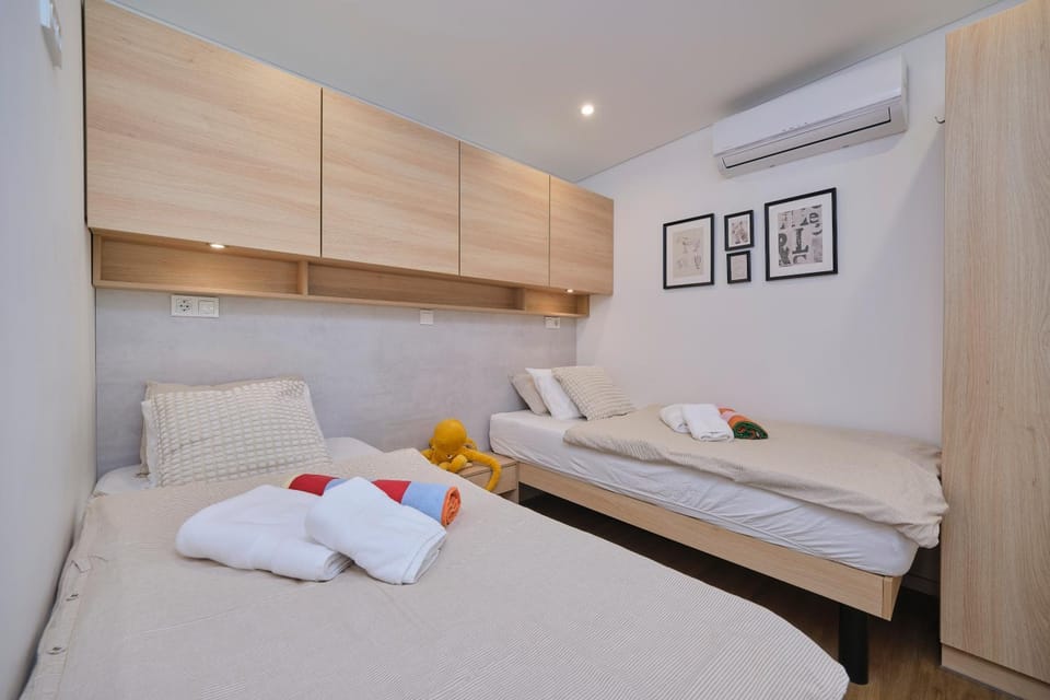 Bedroom, wardrobe