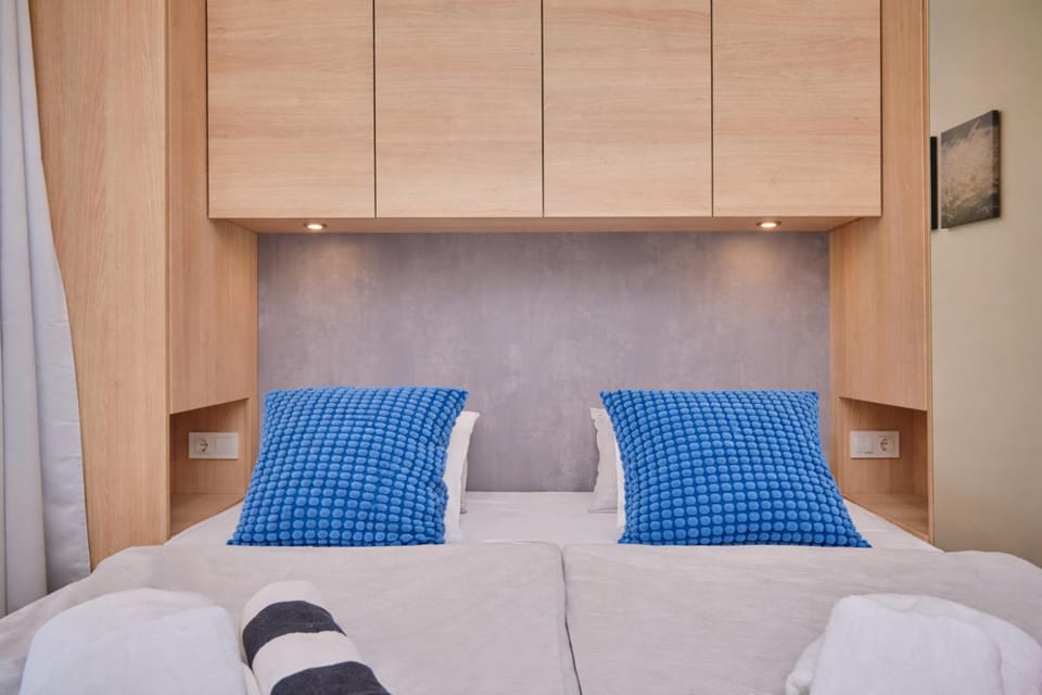 Bedroom, wardrobe