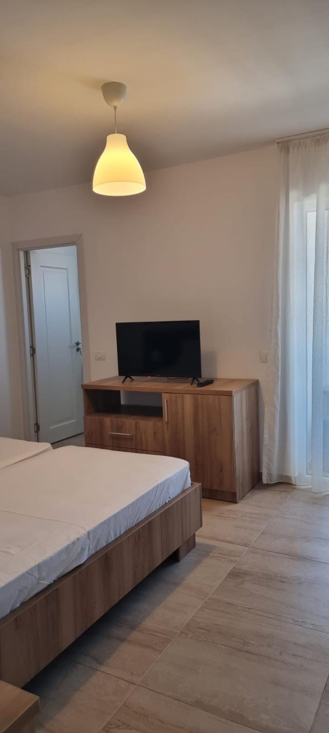 Communal lounge/ TV room, Bed, TV and multimedia, Photo of the whole room, Bedroom, wardrobe