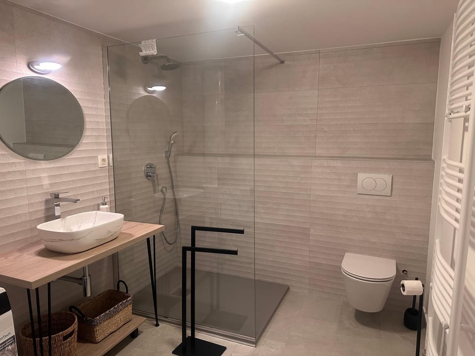 Shower, Toilet, Bathroom