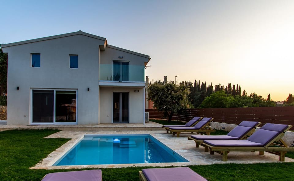 Property building, Day, Garden, Garden view, Pool view, Swimming pool