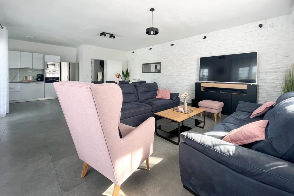 TV and multimedia, Kitchen or kitchenette, Living room, Seating area, Dining area, minibar, pet friendly