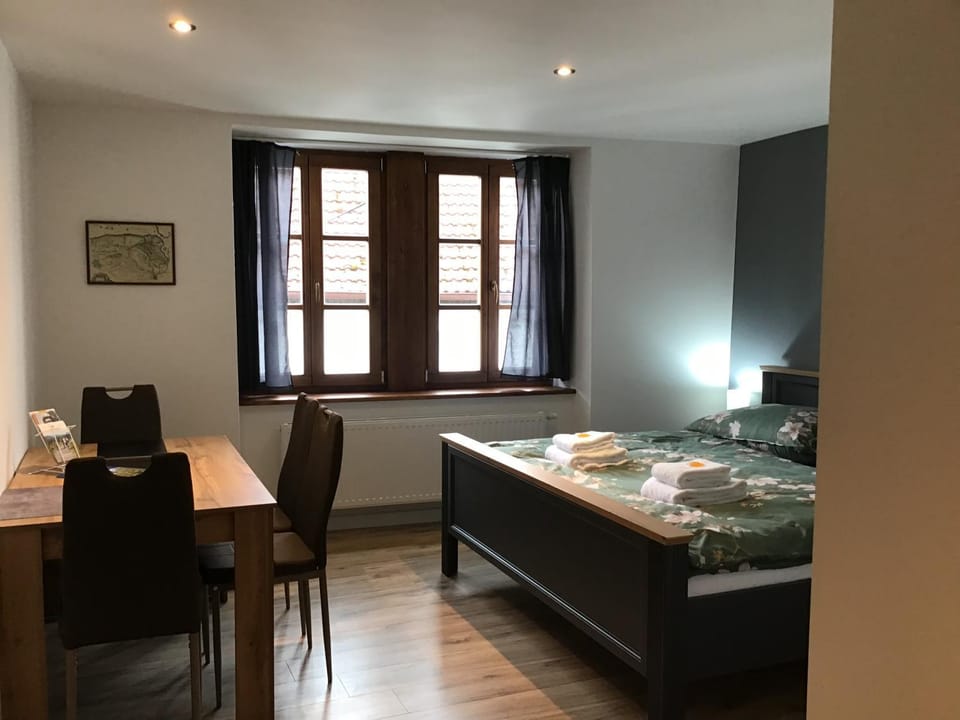 Bed, Seating area, Bedroom