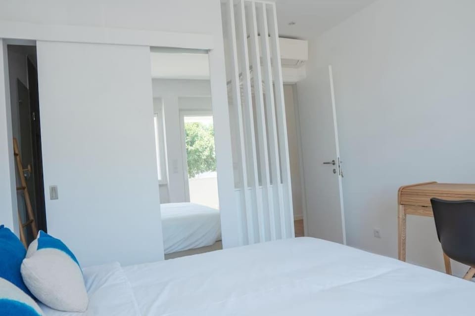 NEW Estrela da Praceta Apt w/ 3 Suites & Oceanview Apartment in Carcavelos