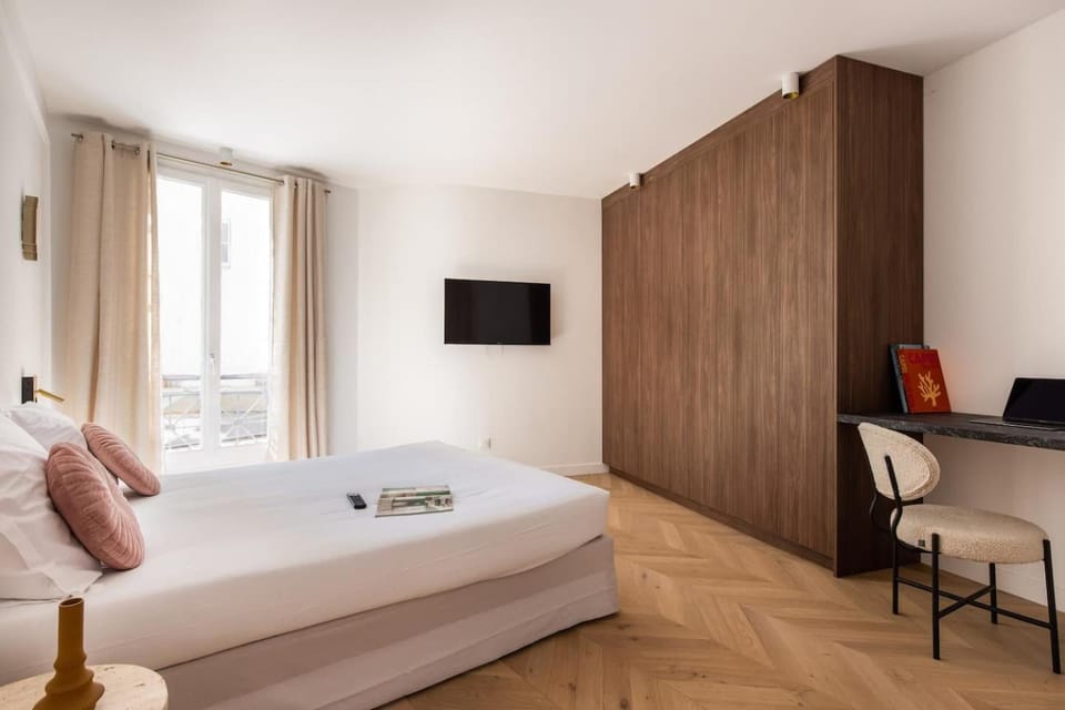 Elegant Parisian Apartment for 6 Boulevard Voltaire Apartment in Paris