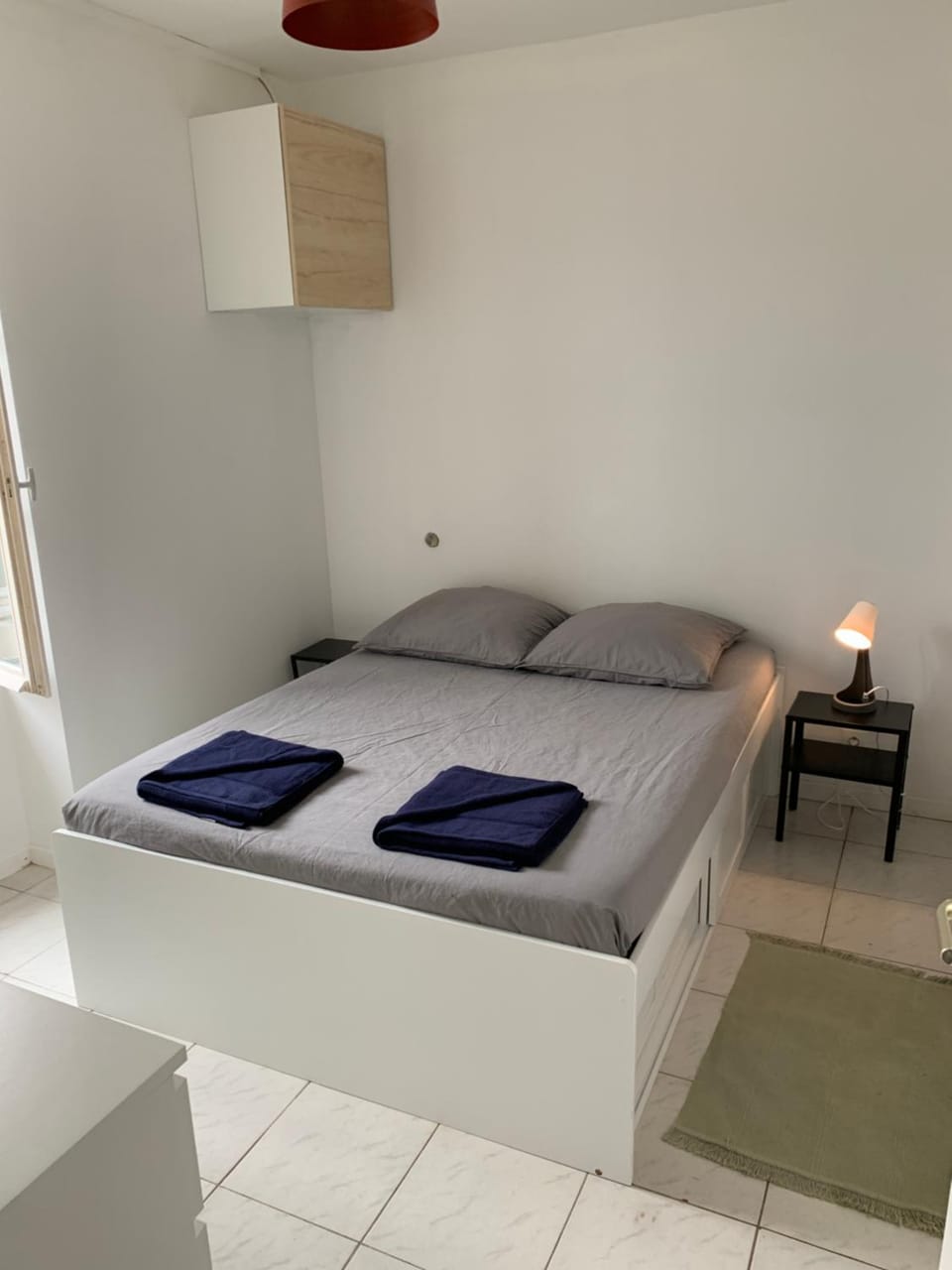 Photo of the whole room, Bedroom
