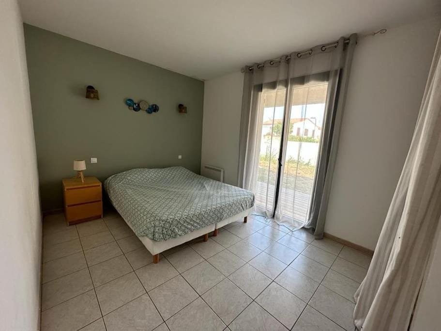 Maison à deux pas des plages avec jardin, terrasses et spa. House in Mèze