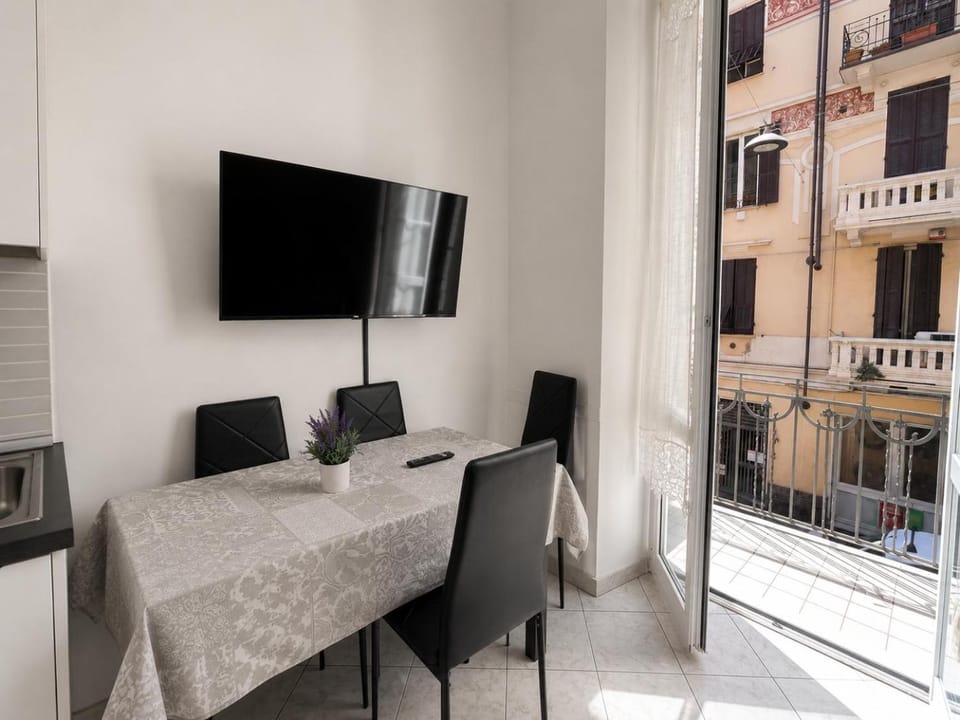 Communal lounge/ TV room, TV and multimedia, View (from property/room), Balcony/Terrace, Dining area, Evening entertainment