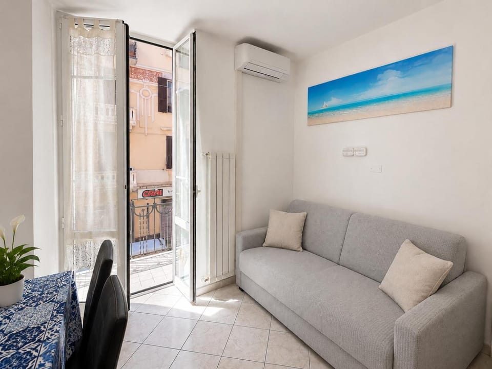 Bed, Kitchen or kitchenette, Living room, Photo of the whole room, Seating area, Dining area, Bedroom, air conditioner