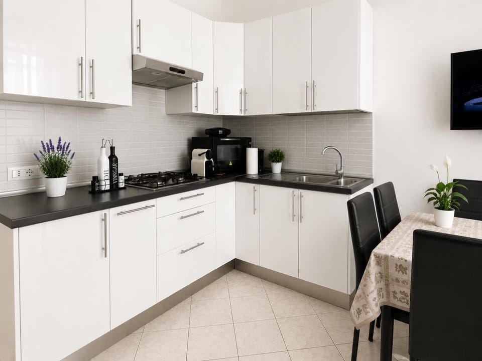 TV and multimedia, Coffee/tea facilities, Kitchen or kitchenette, Dining area, dishwasher, minibar, oven, pet friendly, stove, toaster