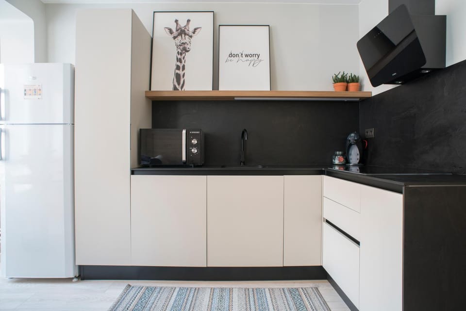 Coffee/tea facilities, microwave, toaster, washing machine, kitchen