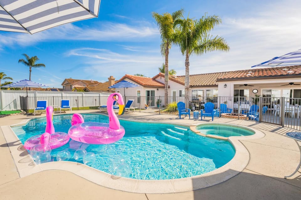 Luxury poolside « Villa Descanso » with heated pool and Spa! Close to San Diego/ Legoland Villa in Oceanside