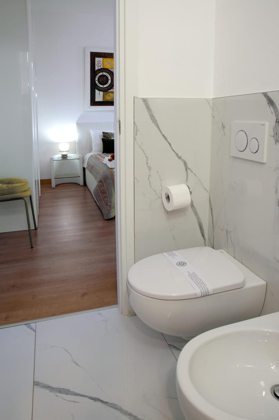 Shower, Toilet, Property building, Bed, Bathroom, Photo of the whole room, Bedroom, towels