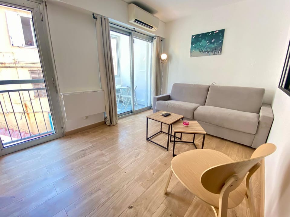 Living room, air conditioner