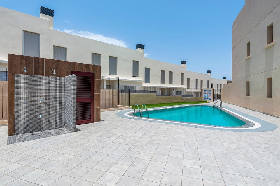 Shower, Swimming pool