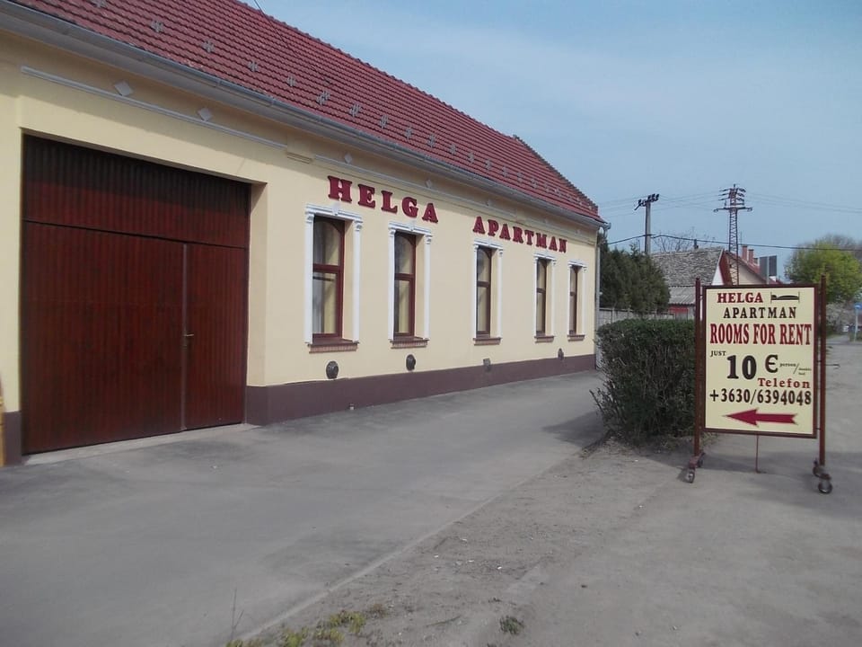 Facade/entrance