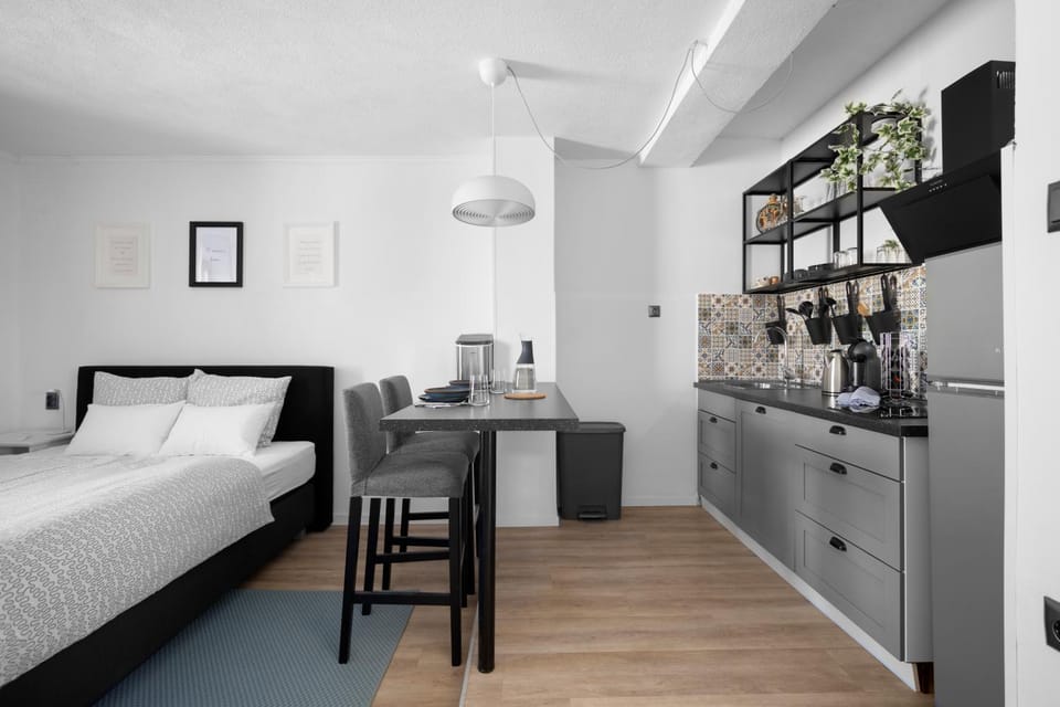 Bedroom, kitchen