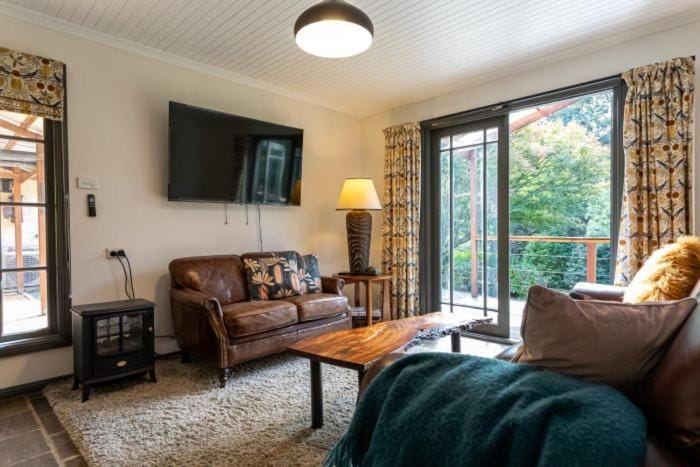 Lounge or bar, Seating area