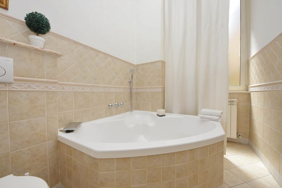 Toilet, Hot Tub, Bathroom, Bath, towels