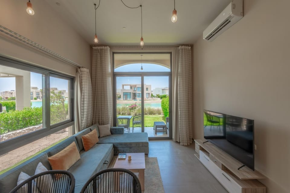 TV and multimedia, View (from property/room), Living room, Seating area