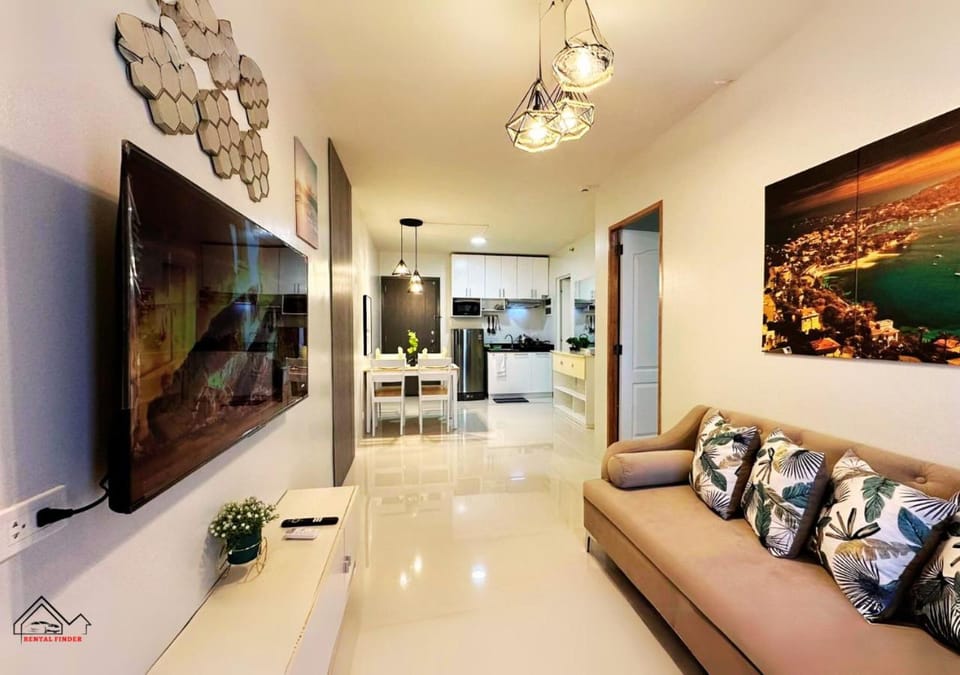 Communal lounge/ TV room, TV and multimedia, Living room, Seating area, Evening entertainment