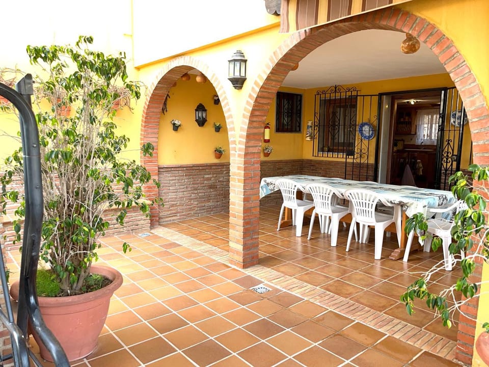 Patio, Day, Balcony/Terrace, Dining area