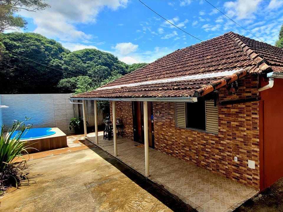 Casa com piscina com 4 quartos , 4 min do centro de carro House in State of São Paulo