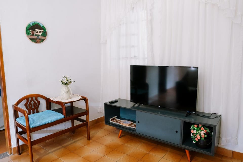 Casa com piscina com 4 quartos , 4 min do centro de carro House in State of São Paulo