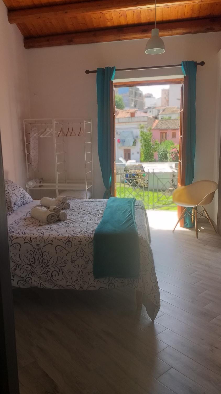 Photo of the whole room, Bedroom, towels