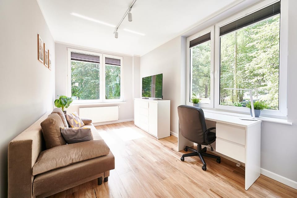 Living room, Seating area, Evening entertainment, hair dresser