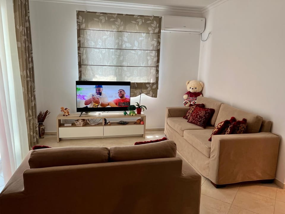Communal lounge/ TV room, Living room, Seating area