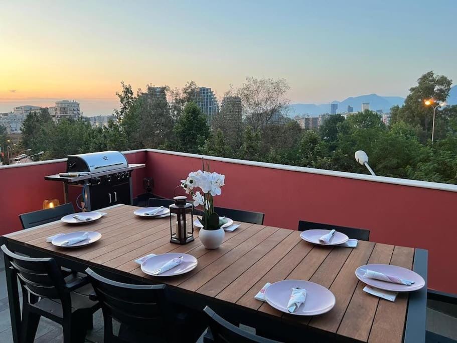 Dining area, Mountain view