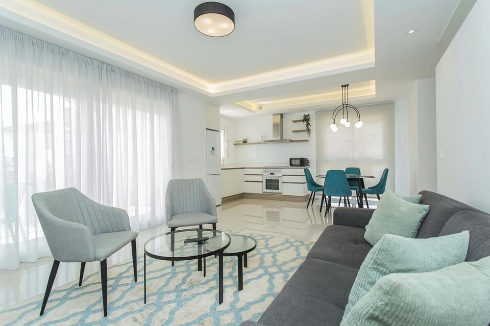 Kitchen or kitchenette, Living room, Seating area, Dining area