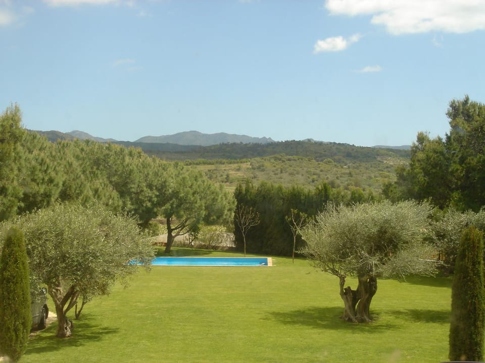 Nearby landmark, Natural landscape, Garden, Garden view, Mountain view, Pool view, Swimming pool