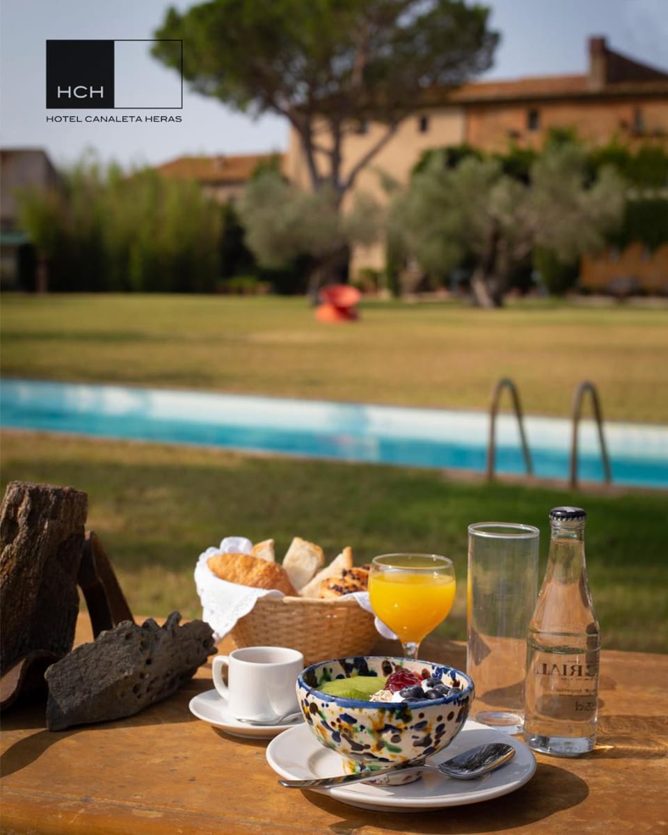 Food, Pool view, Swimming pool, Breakfast, Lunch, Dinner, Drinks