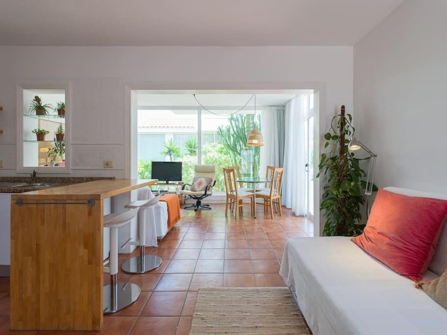 Casa Velero to 100mt from beach , optical fiber House in Corralejo