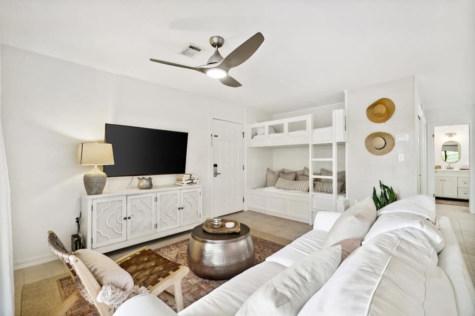 TV and multimedia, Living room, Decorative detail, Seating area, bunk bed, fireplace