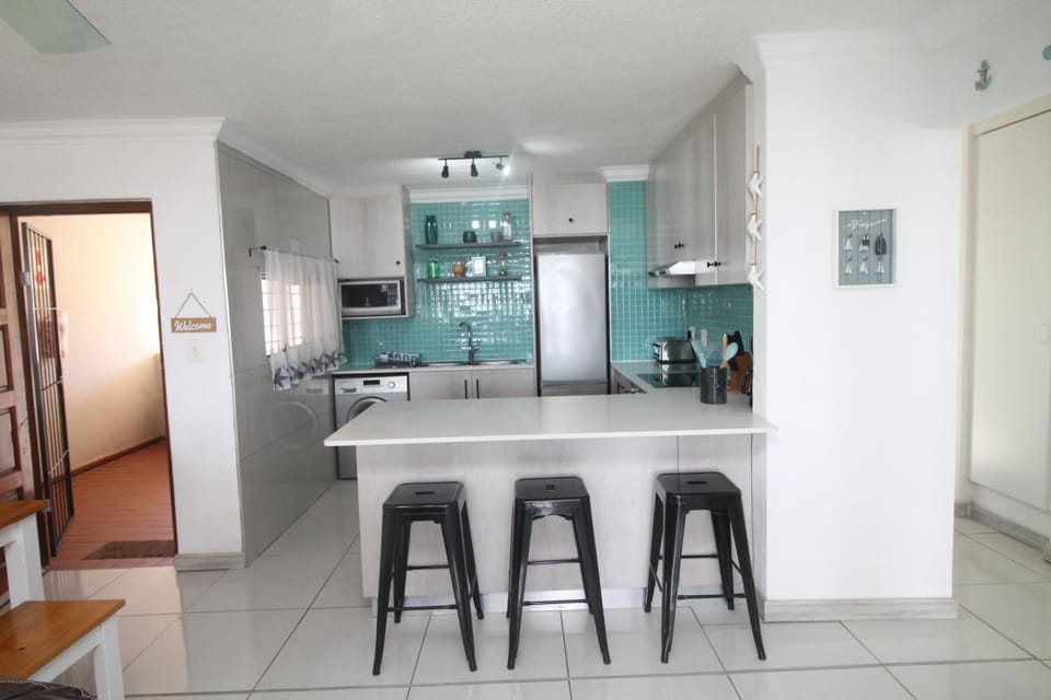 Kitchen or kitchenette, washing machine