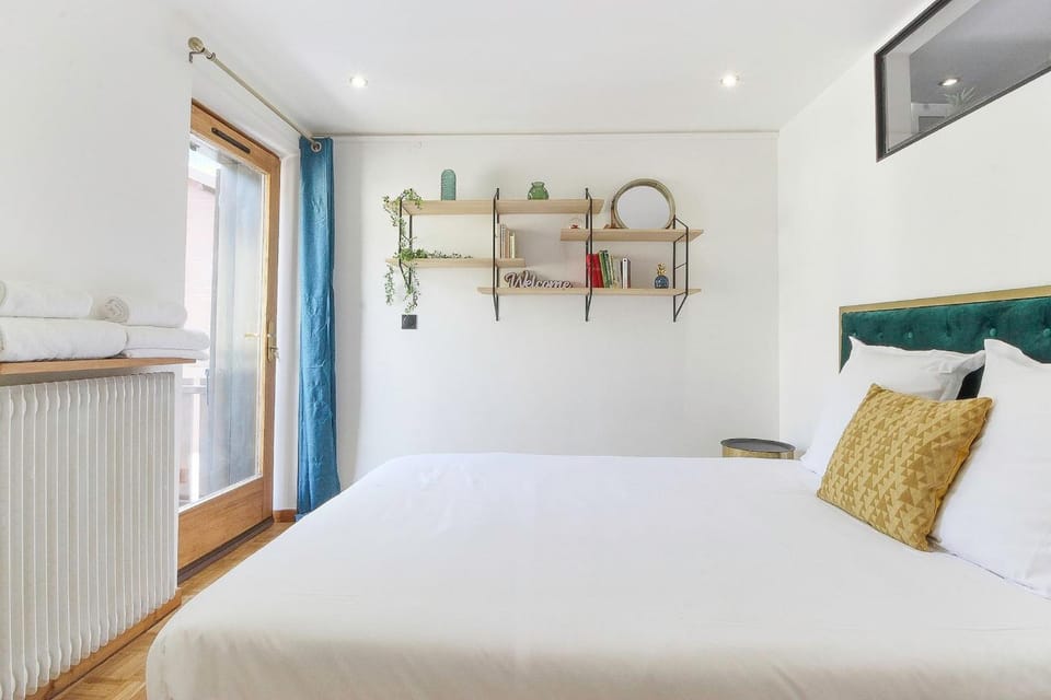 Bed, Bedroom
