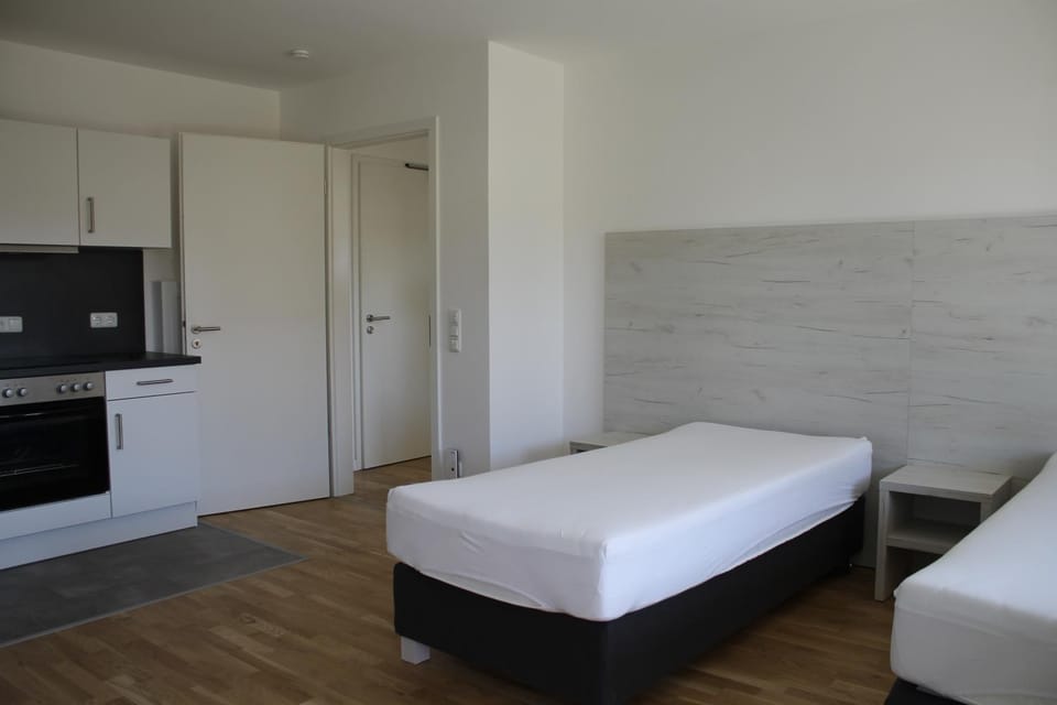 Bed, Kitchen or kitchenette, Photo of the whole room, Bedroom, stove