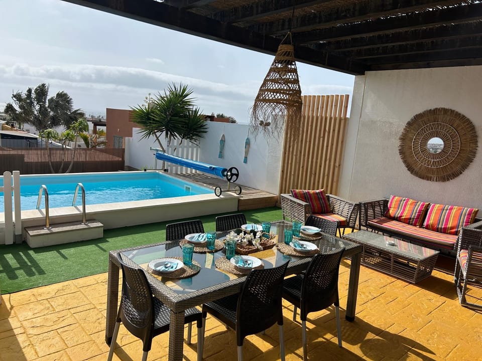 Patio, Day, Dining area, Pool view, Swimming pool, sunbed