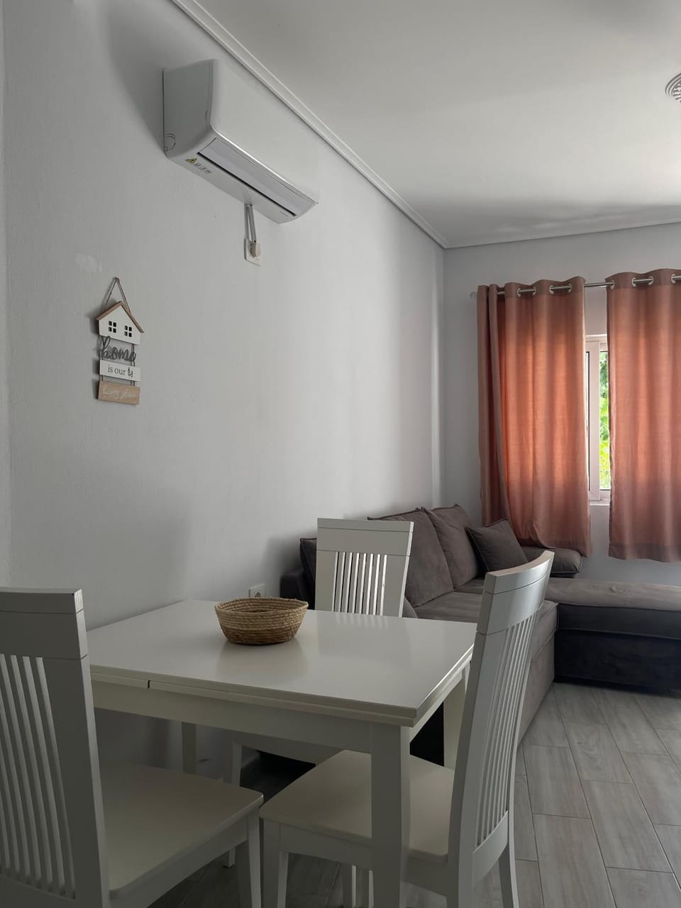 Living room, Seating area, Dining area, air conditioner