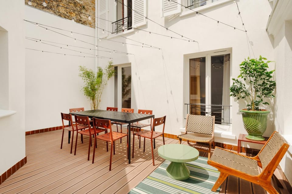 Property building, Patio, Facade/entrance