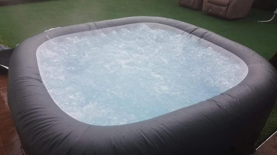 Hot Tub, Hot Tub