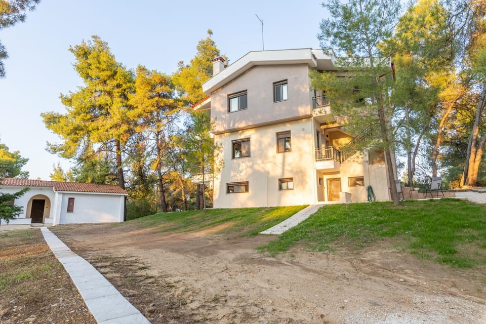 Property building, Natural landscape, Garden