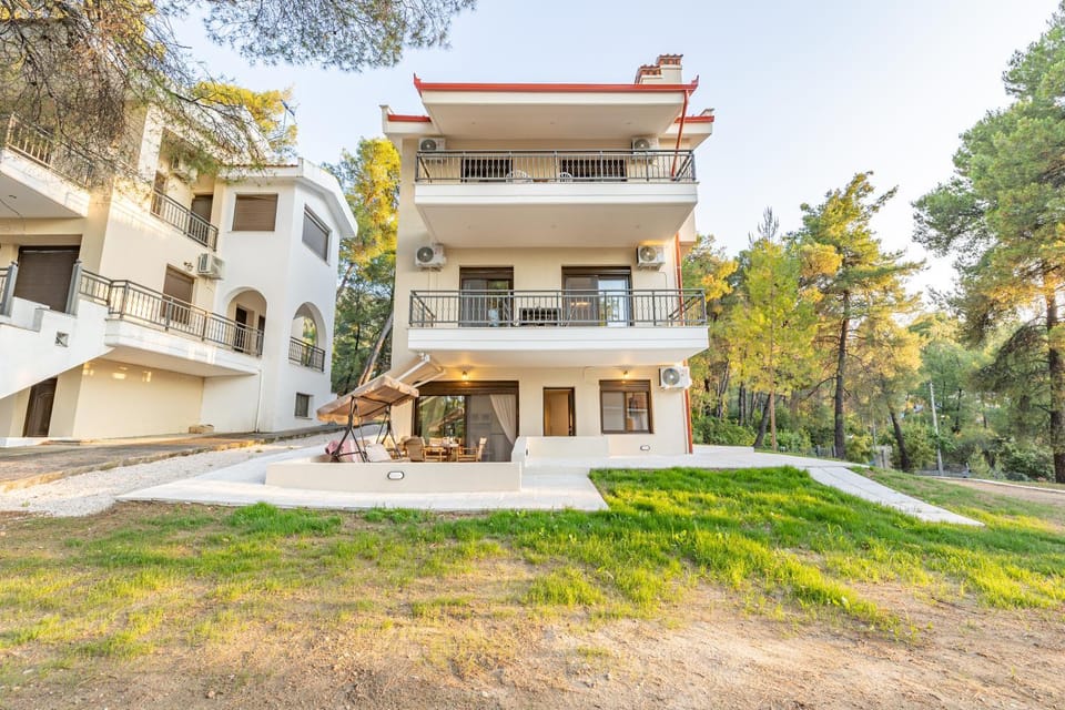 Property building, Day, Garden, Garden view